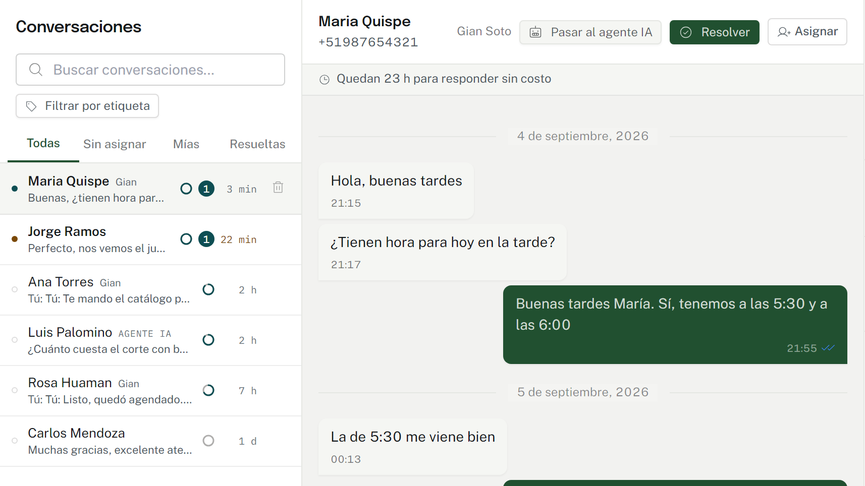 La bandeja de Whatsup con la lista de conversaciones y un chat abierto